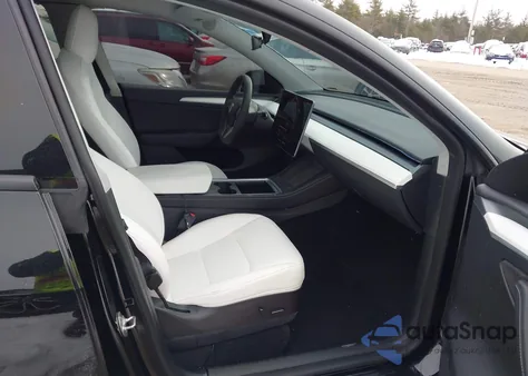 2023 Tesla Model Y Awd/Long Range Dual Motor All-Wheel Drive z USA, uszkodzony, nr VIN 7SAYGDEE1PF612345